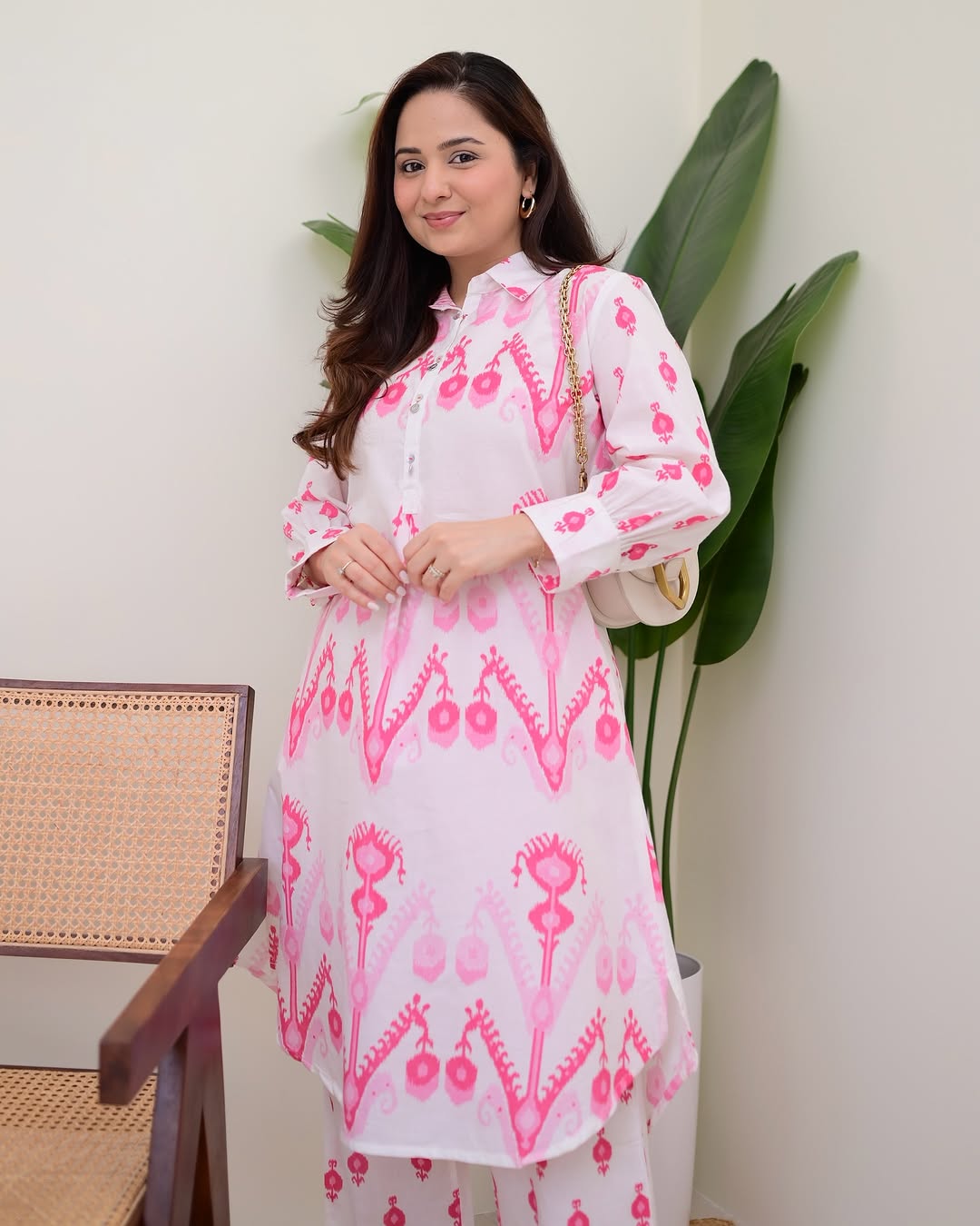Elegant Teal Blue Cotton Kurta Pant Set with Floral Embroidery