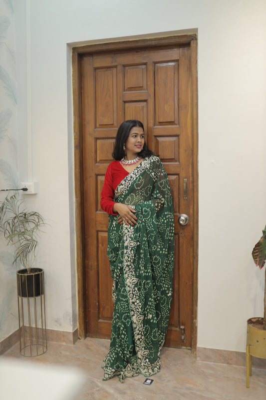 Green Bandhani Saree with Elegant Embroidered Border 💚✨